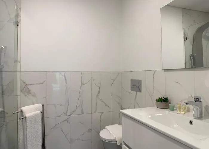 Palhotas - Jardim Santa Barbara *